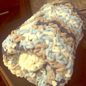 Chunky blue baby blanket